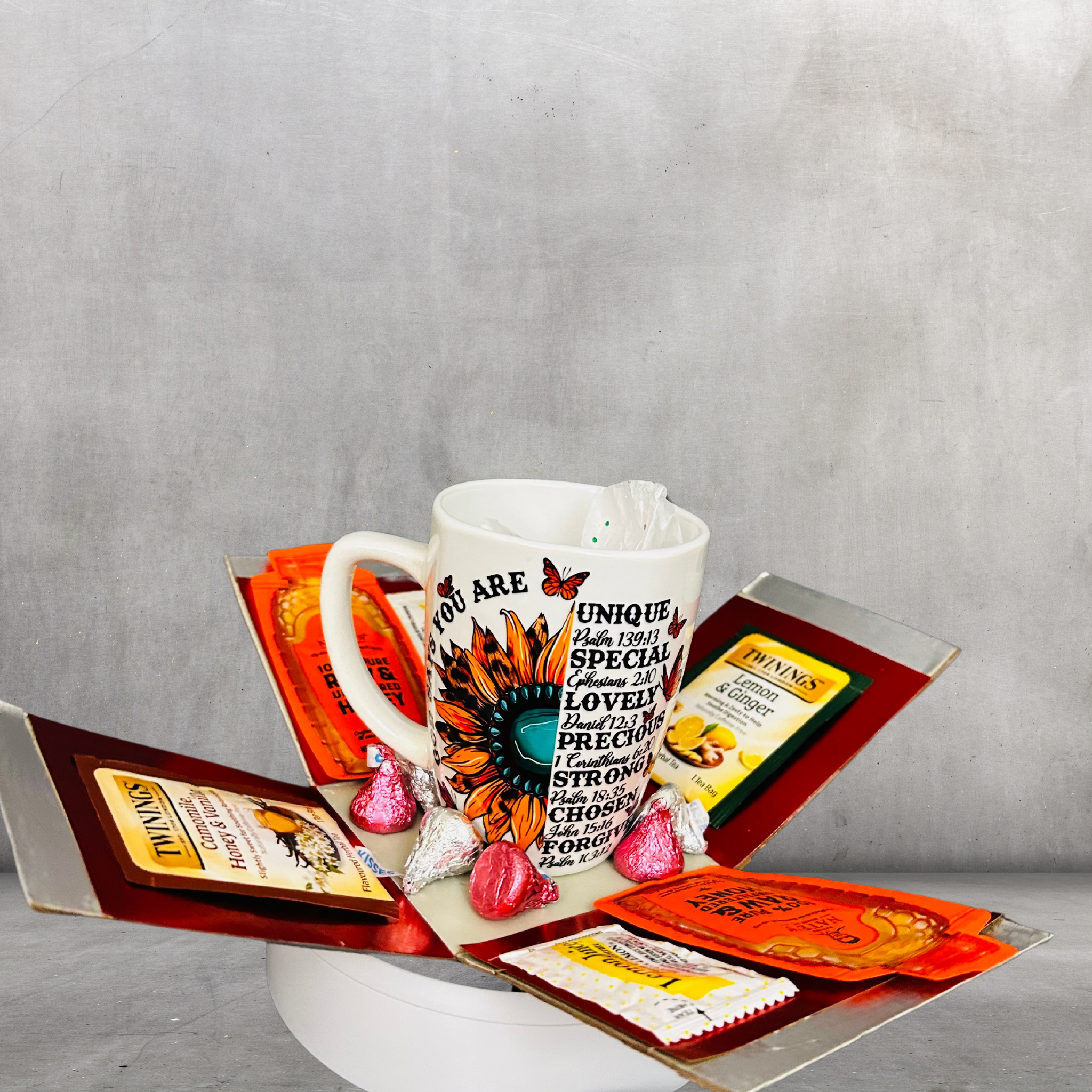 Exploding Box - Mug with Tea
